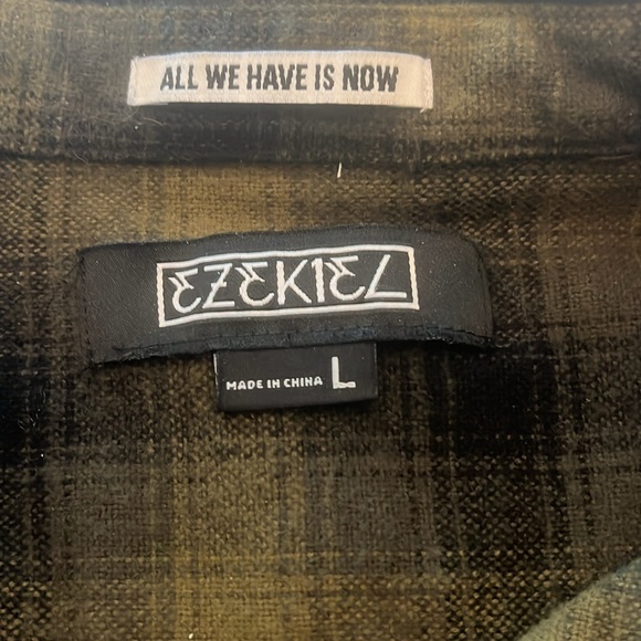 Cool Ezekiel Slim fit flannel size large great condition barely use - Picture 2 of 8
